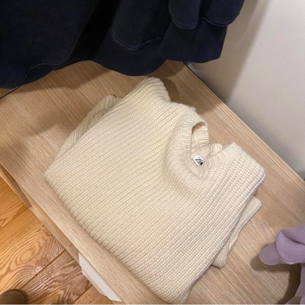 Brand new Zara sweater, white size XS